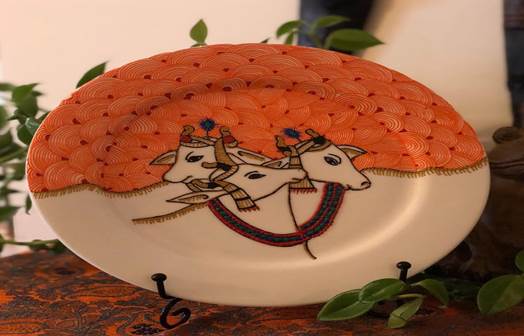 A plate with a painting on it

Description automatically generated
