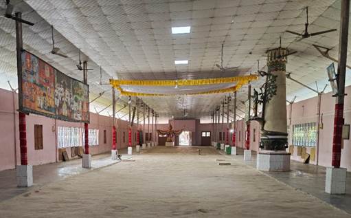 A large empty room with a large ceiling

Description automatically generated with medium confidence