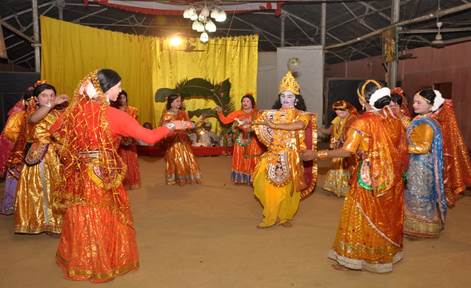 A group of people in traditional indian clothing

Description automatically generated