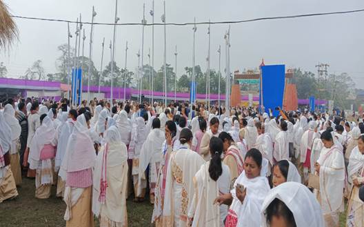A group of people in white robes

Description automatically generated