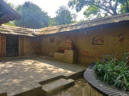 A building with a thatched roof

Description automatically generated