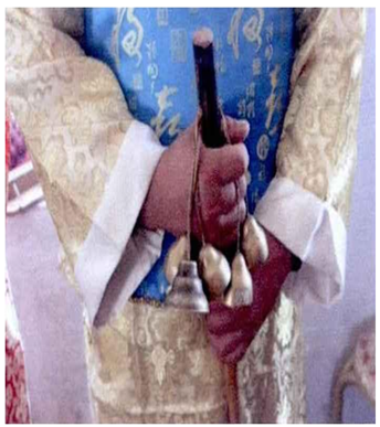 Ritual Implements Held by a Ceremonial Practitioner During the Xinbin Manchu Ancestral Worship Ceremony, Emphasizing the Symbolic Role of Material Objects in Mediating Ancestral Communication (Fieldwork Photograph by the Author, 2025).