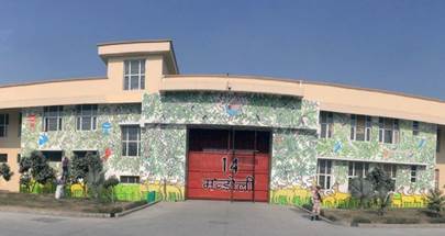 A building with graffiti on the wall

Description automatically generated