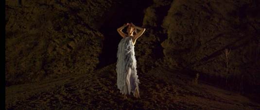 Obraz zawierający zrzut ekranu, jaskinia, moda, natura

Opis wygenerowany automatycznie