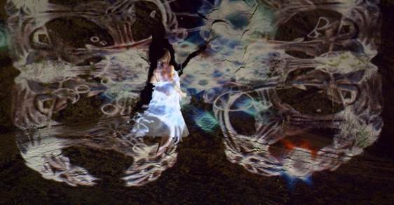 Obraz zawierający sztuka, obraz, czaszka, w pomieszczeniu

Opis wygenerowany automatycznie