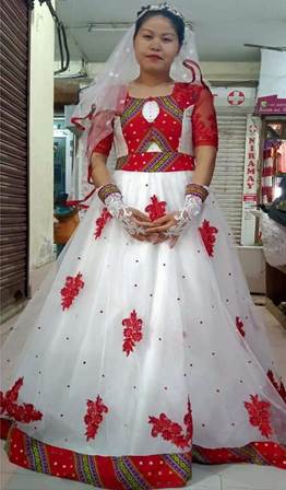 A person in a white and red dress

Description automatically generated